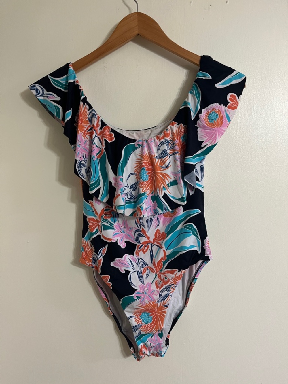 Trina Turk swimsuit women’s 6